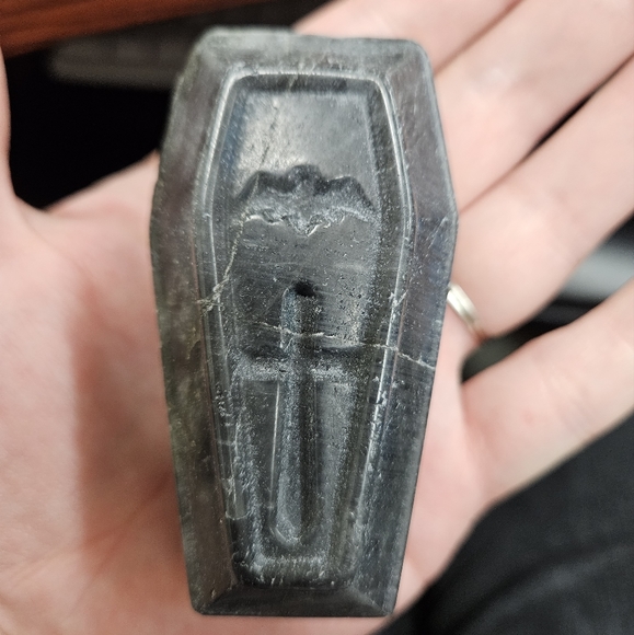 Labradorite hand carved coffin carving. 2.8 in - Picture 3 of 6